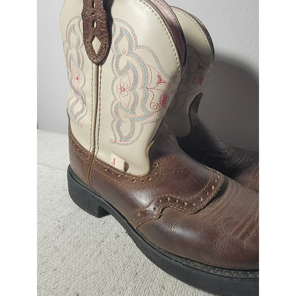 Justin Gypsy Boots Womens 9 B Brown Cream Leather Western Cowgirl Embroidered